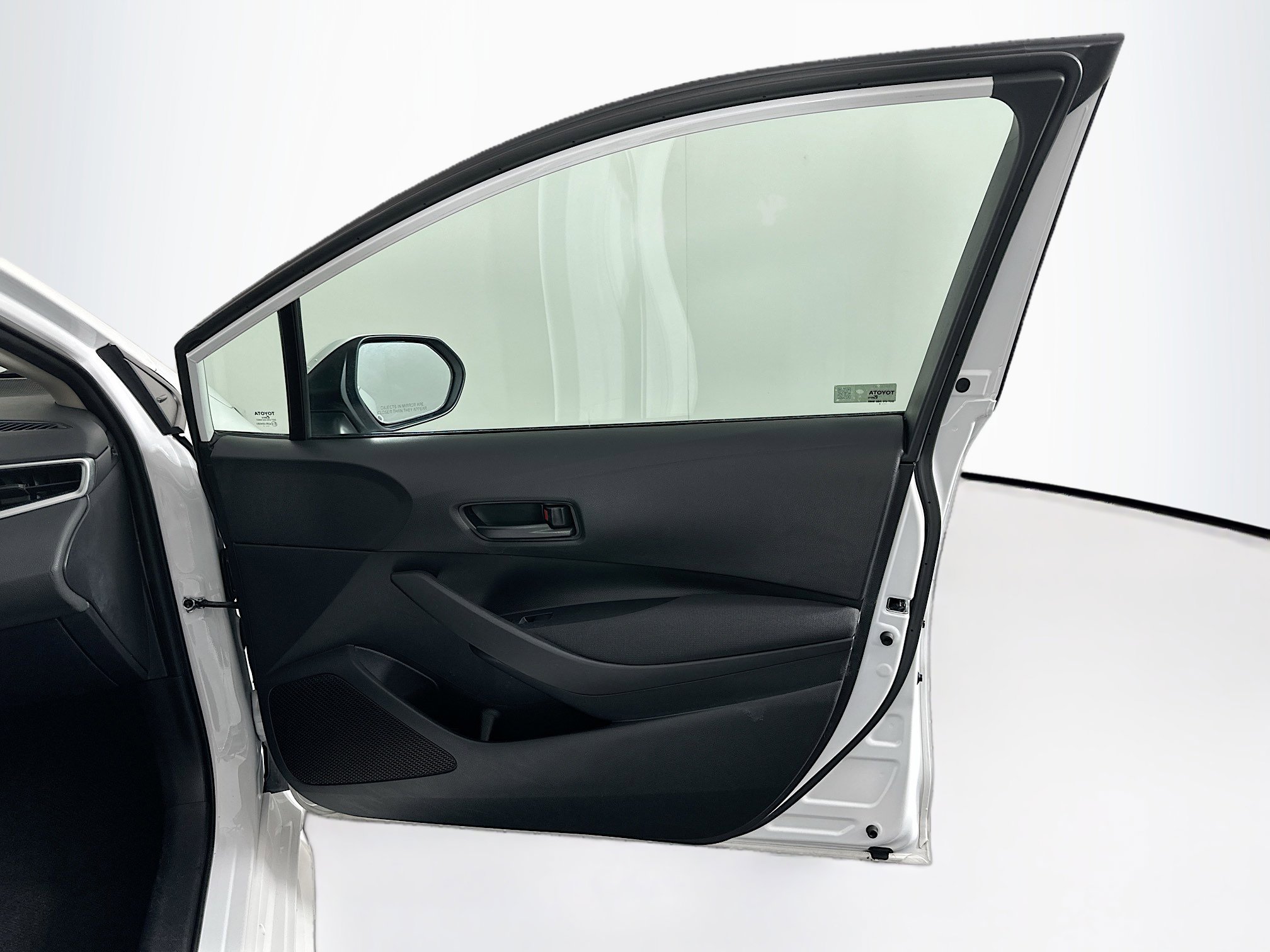 Used 2024 Toyota Corolla LE image 30