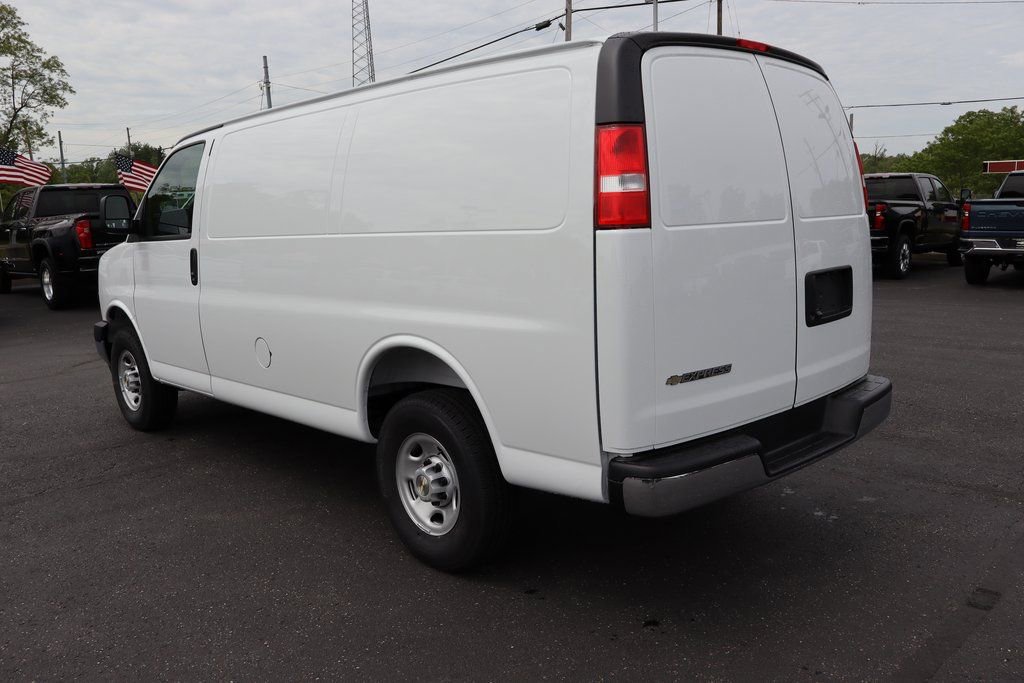 New 2025 Chevrolet Express 3500 w/ Chrome Appearance Package image 23