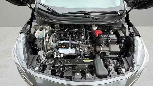 Used 2025 Nissan Versa SR w/ Trunk Package FWD image 31