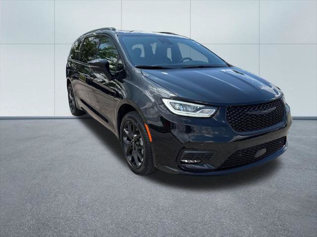 Certified 2023 Chrysler Pacifica Touring-L w/ S Appearance Package AWD/4WD image 9