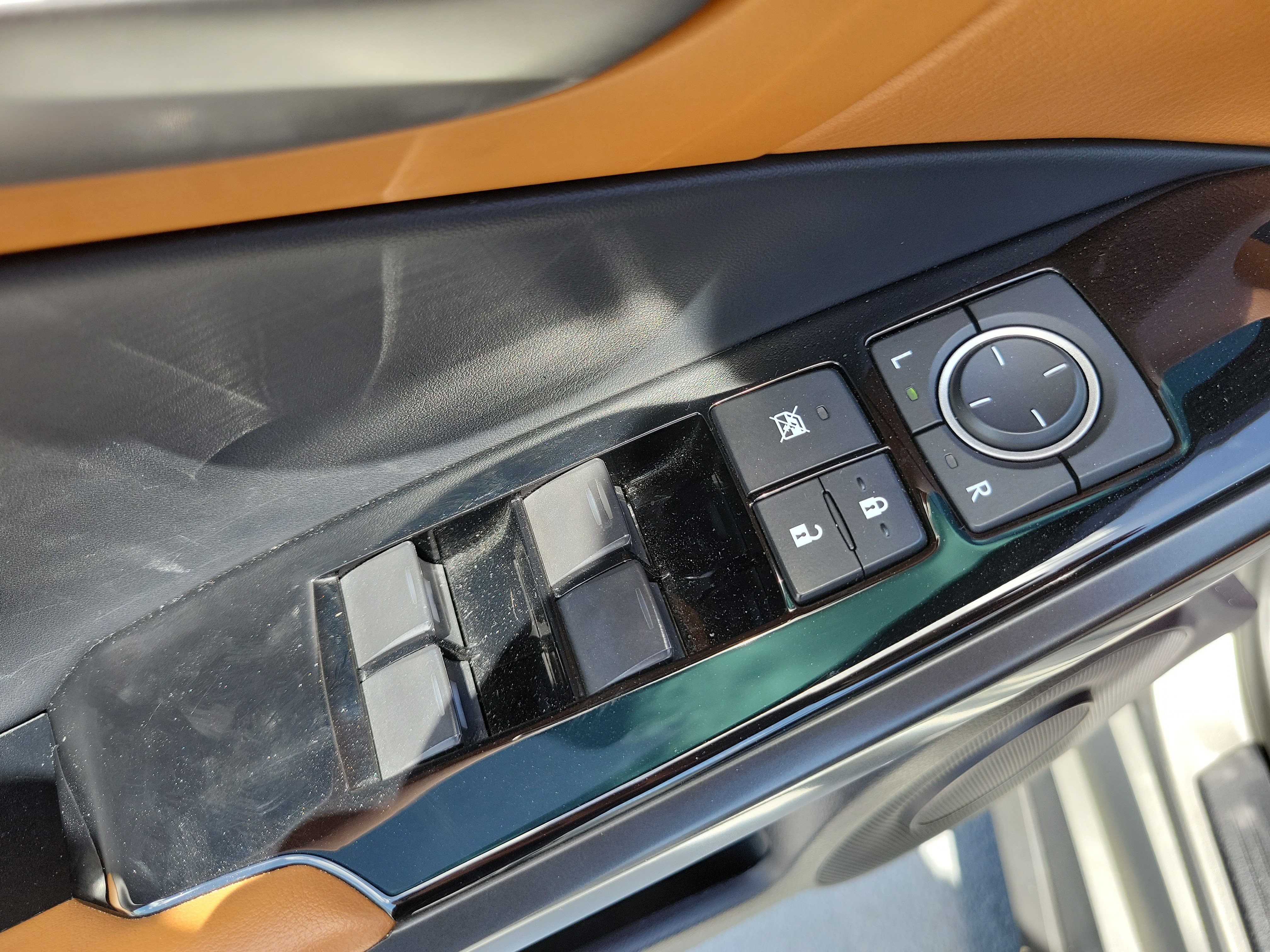 Certified 2023 Lexus IS 300 w/ Comfort Package RWD image 18