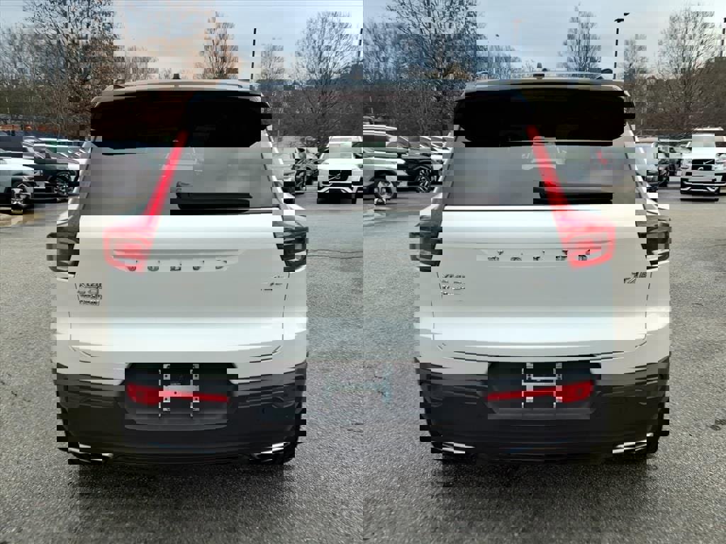 Used 2020 Volvo XC40 T4 R-Design w/ Protection Package Premier image 4
