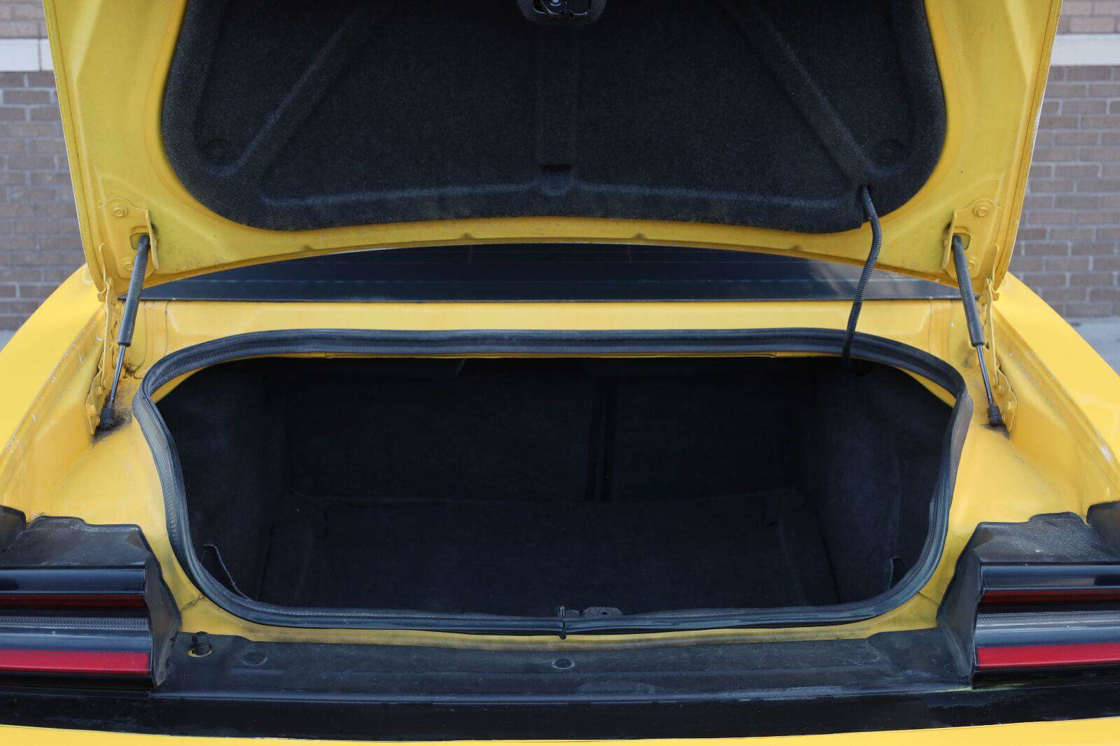 Used 2017 Dodge Challenger R/T RWD image 13