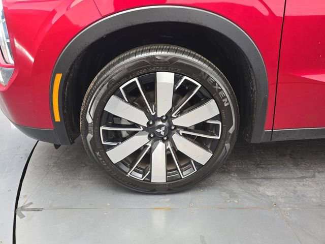 Used 2025 Mitsubishi Outlander SE image 15