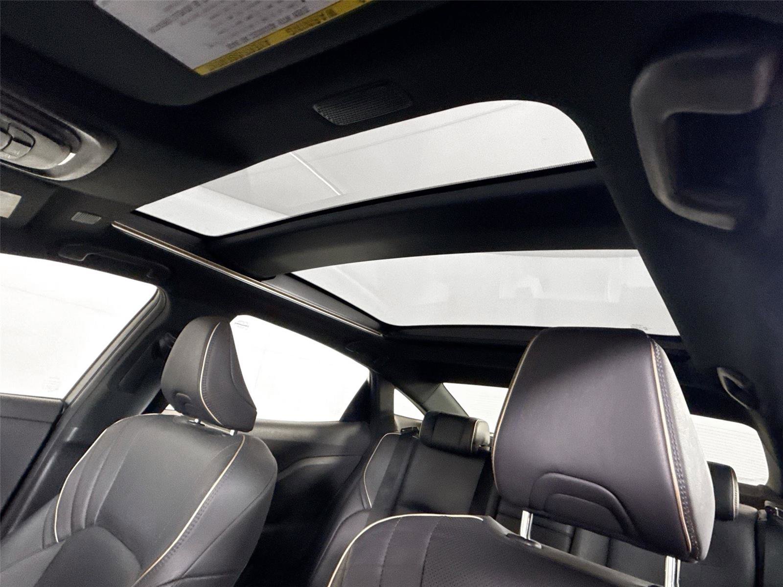 Certified 2023 Toyota Crown Limited image 6