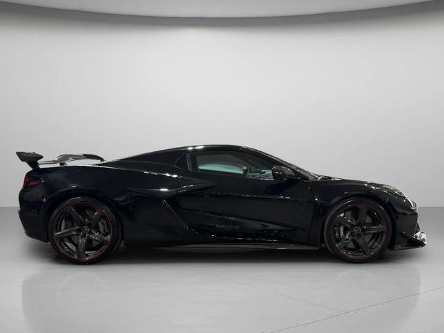Used 2024 Chevrolet Corvette Z06 w/ Z07 Performance Package RWD image 2