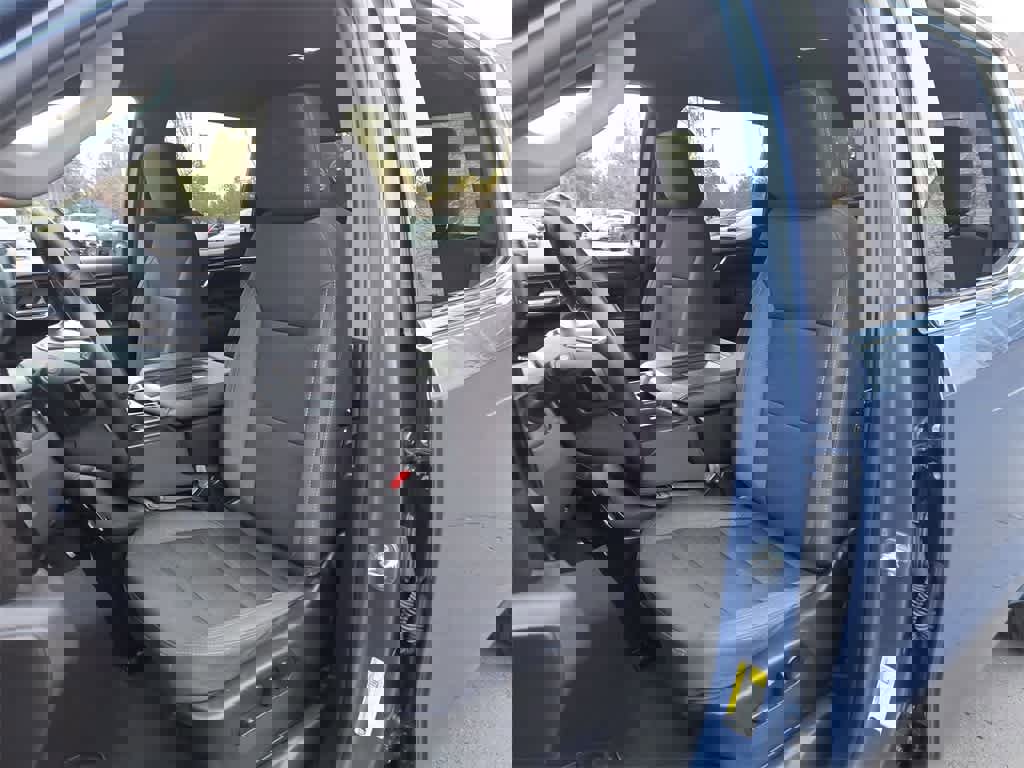 Used 2024 GMC Sierra 1500 SLE image 11