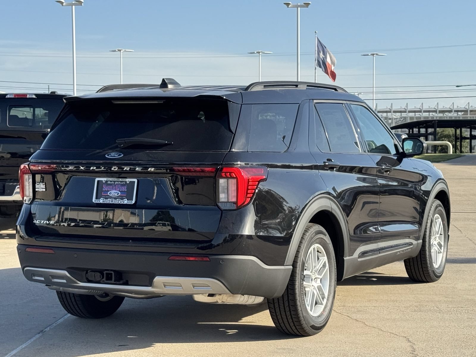 New 2026 Ford Explorer Active w/ Active Comfort Package RWD image 4