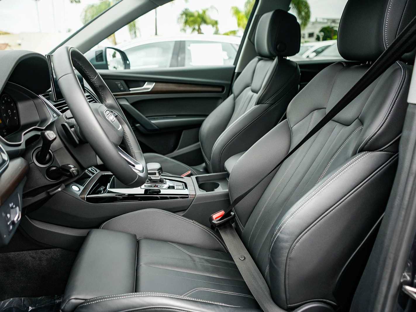 Used 2023 Audi Q5 e Premium w/ Convenience Package image 17