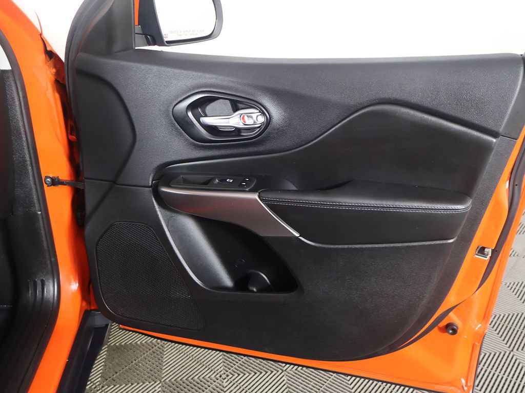 Used 2021 Jeep Cherokee Latitude FWD image 20