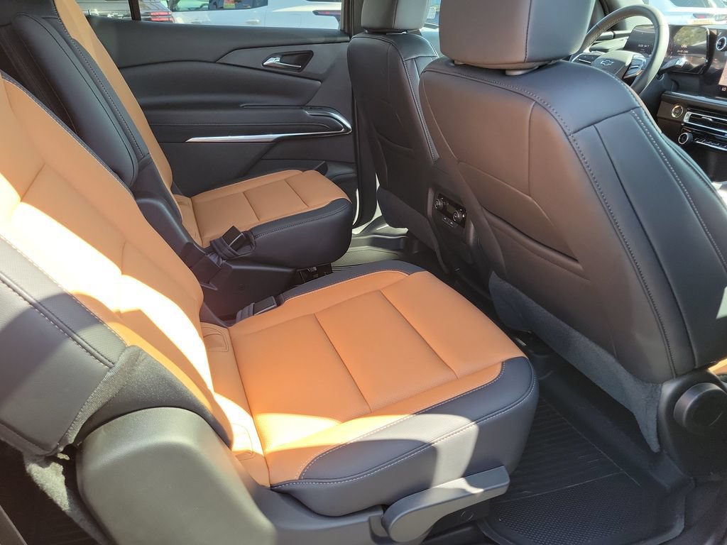 New 2027 Chevrolet Traverse Z71 w/ Driver Confidence Package AWD/4WD image 17