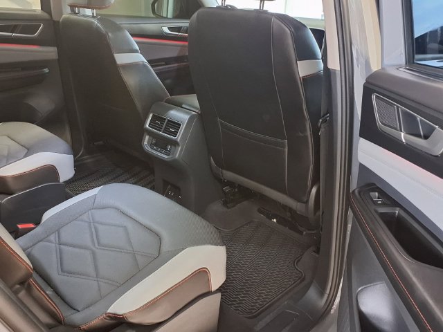 Used 2024 Volkswagen Atlas Peak Edition SEL AWD/4WD image 29