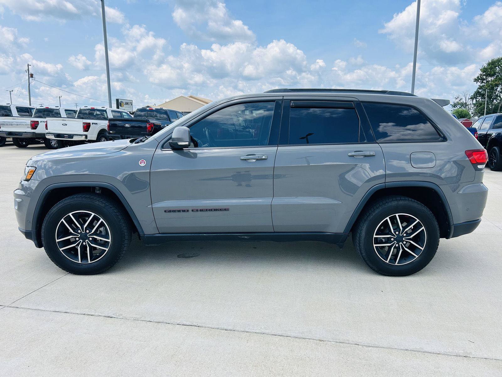 Used 2019 Jeep Grand Cherokee Trailhawk AWD/4WD image 38