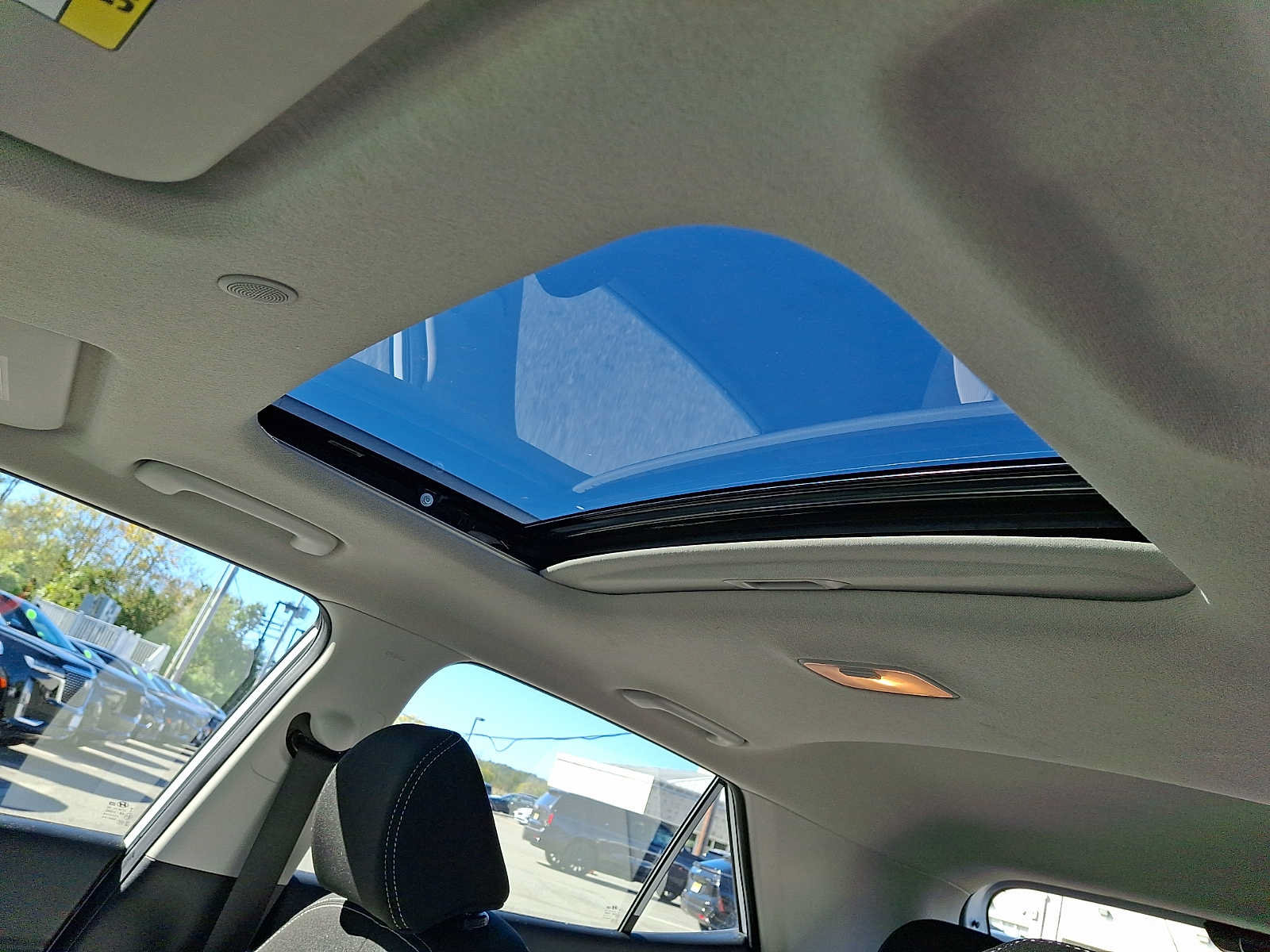 Used 2024 Hyundai Venue SEL FWD image 15