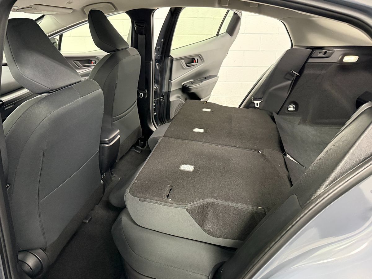 Used 2025 Toyota Prius LE FWD image 13