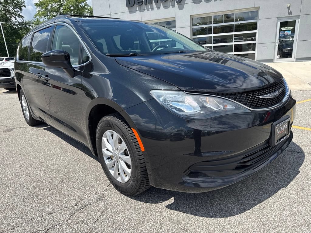 Used 2017 Chrysler Pacifica Touring FWD image 13