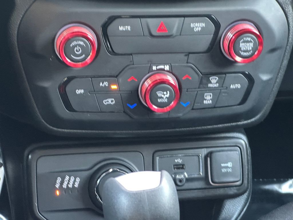 Used 2020 Jeep Renegade Latitude w/ Cold Weather Group image 15