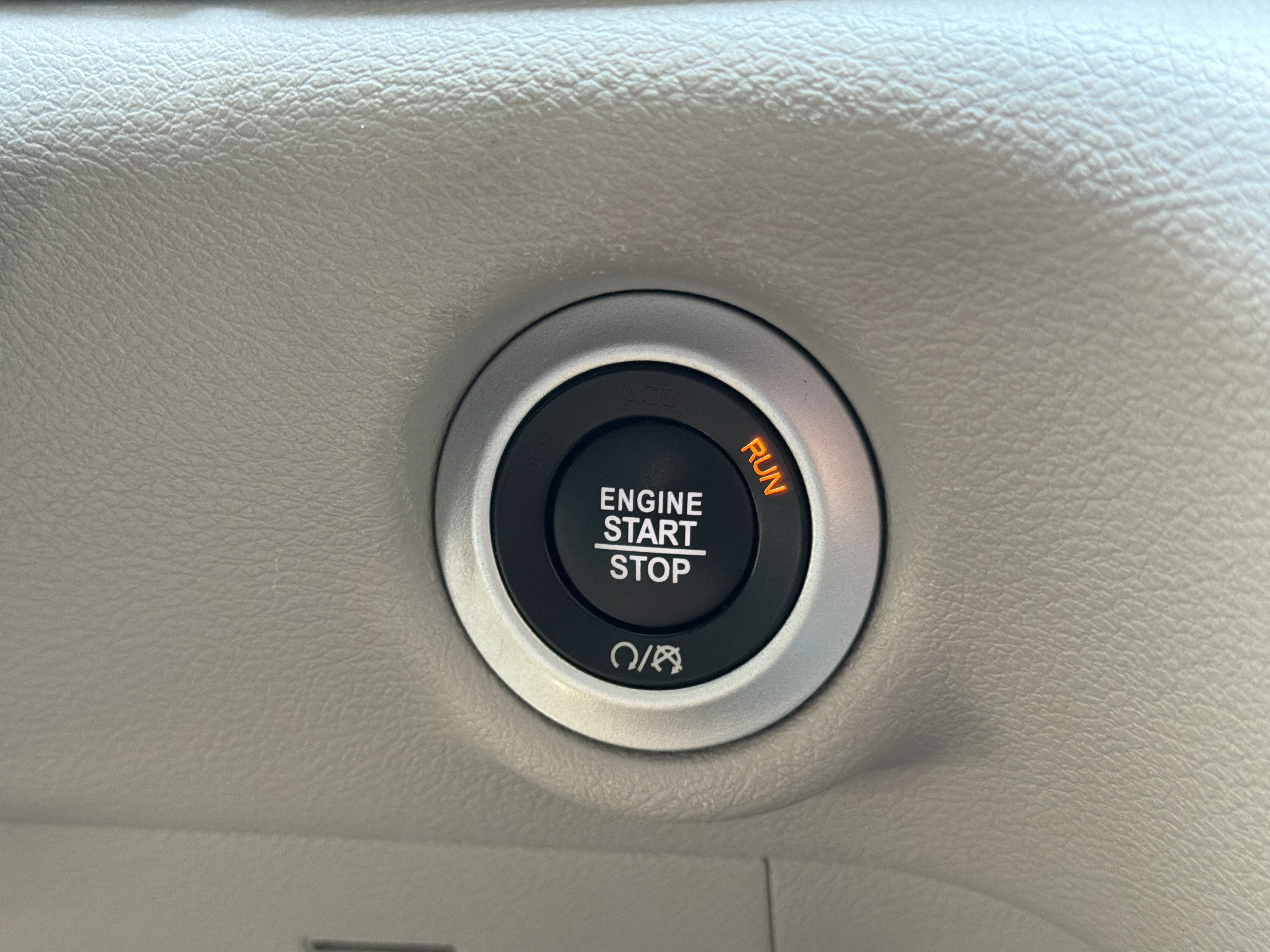 Used 2024 Chrysler Pacifica Touring-L FWD image 10