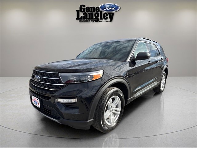 Used 2023 Ford Explorer XLT w/ Equipment Group 202A image 3