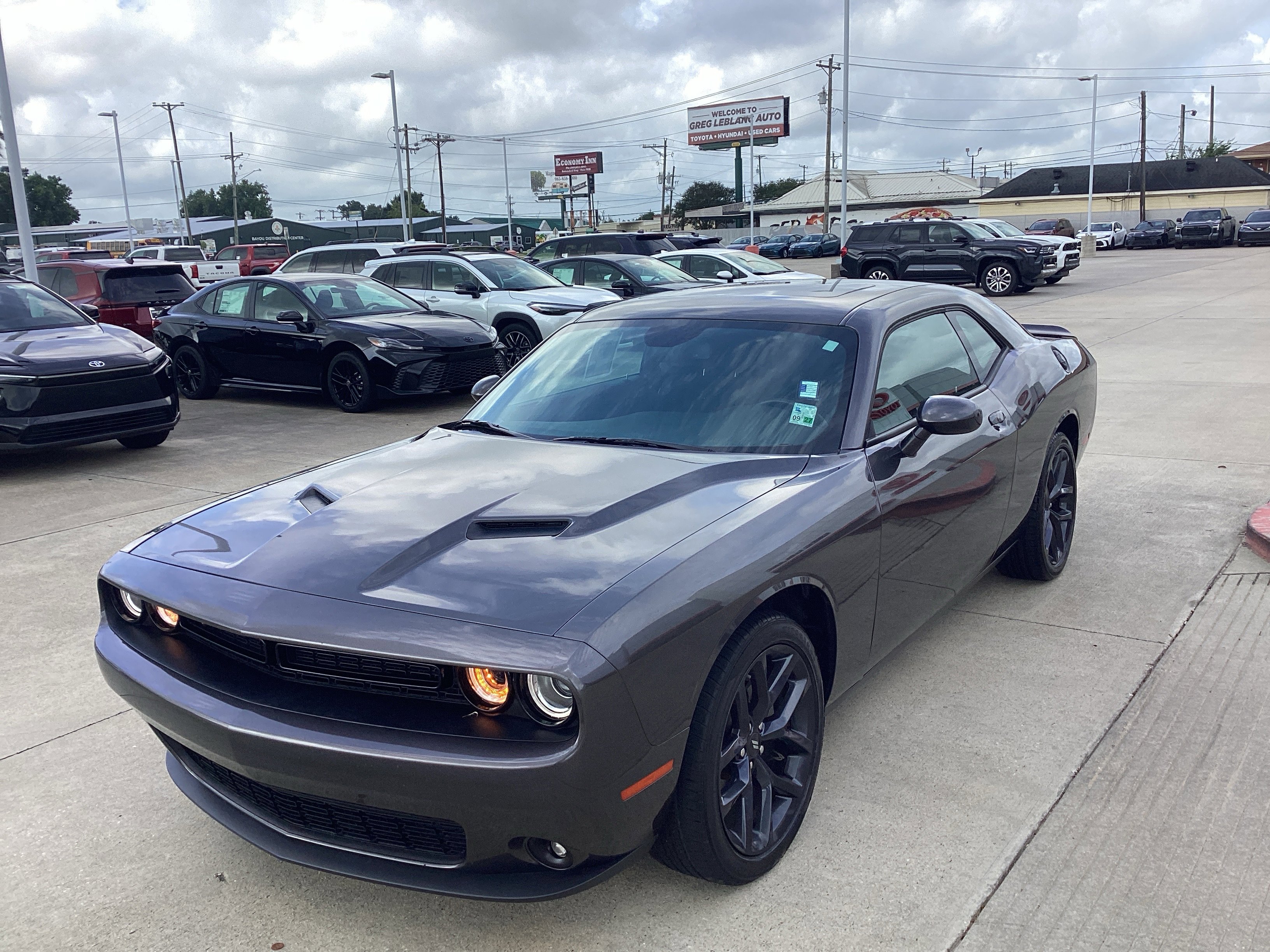 Used 2023 Dodge Challenger SXT w/ Blacktop Package RWD image 3