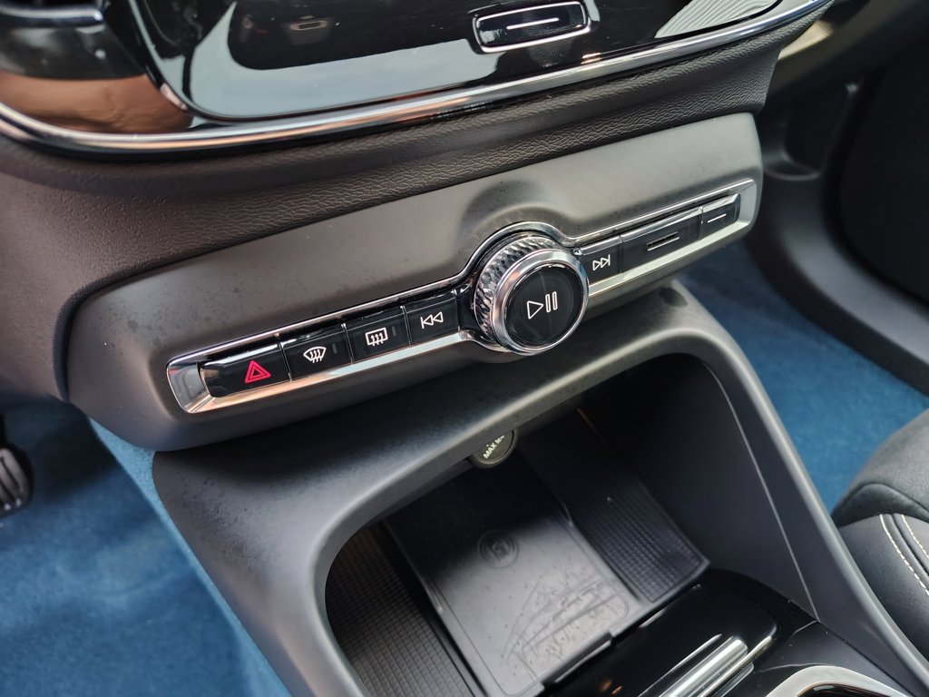 Used 2023 Volvo XC40 Recharge Ultimate AWD/4WD image 24