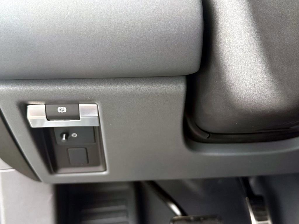 New 2025 Land Rover Defender 110 V8 image 28