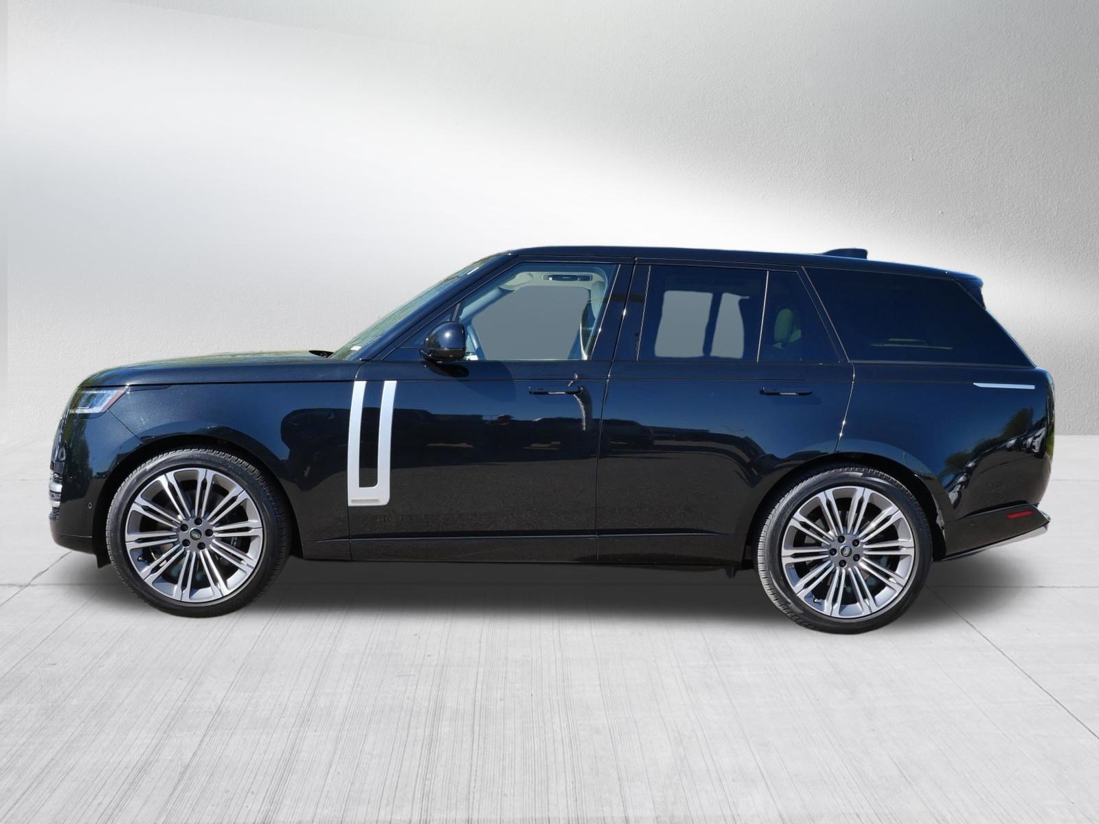Certified 2023 Land Rover Range Rover Autobiography AWD/4WD image 2