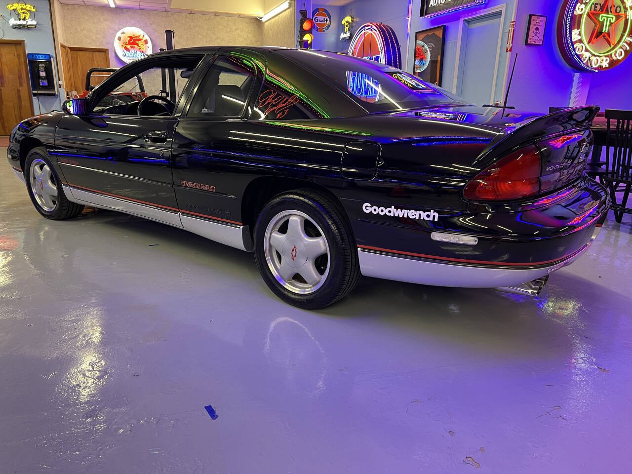 Used 1995 Chevrolet Monte Carlo Z34 FWD image 3