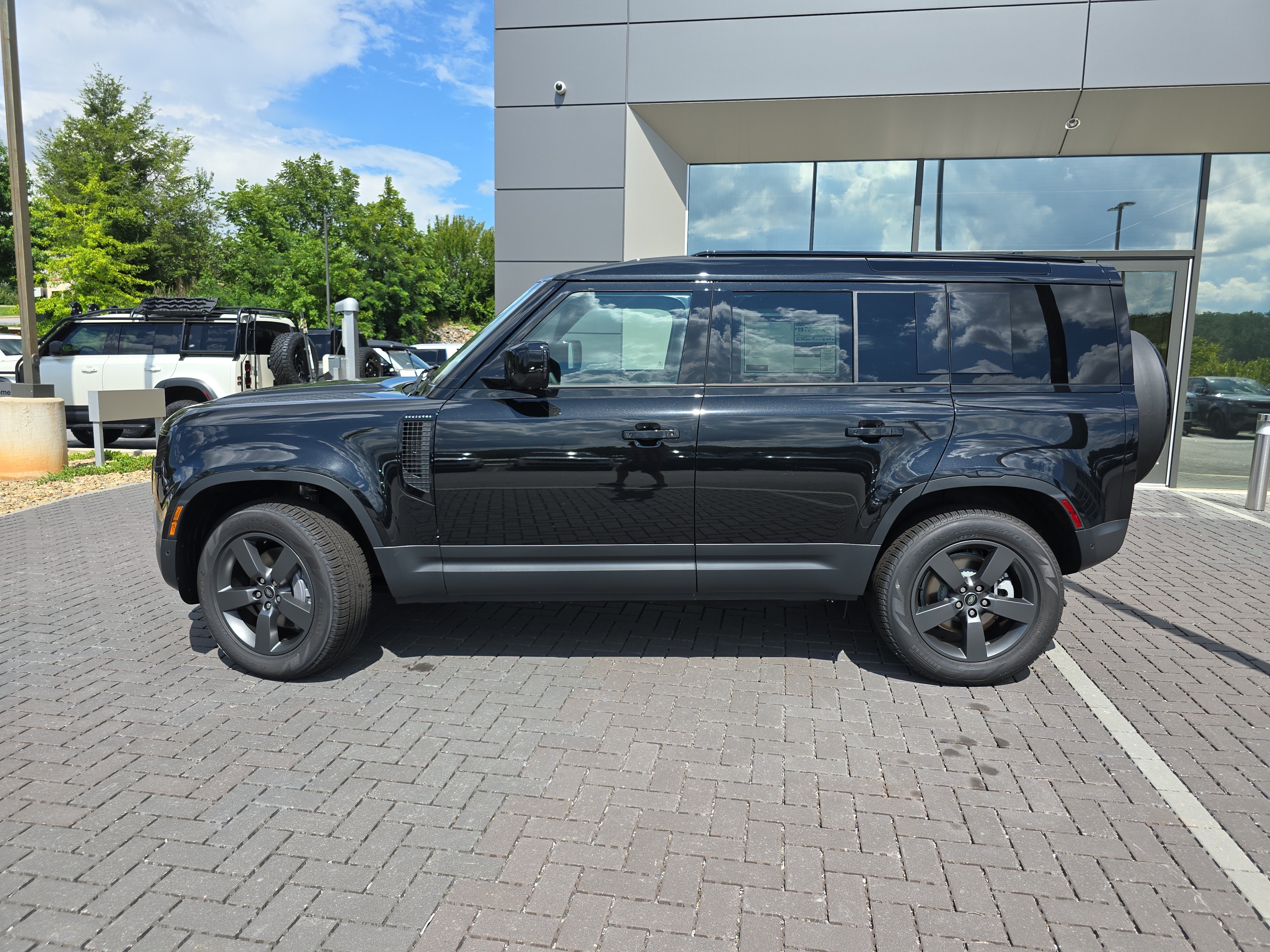Certified 2025 Land Rover Defender 110 S AWD/4WD image 9