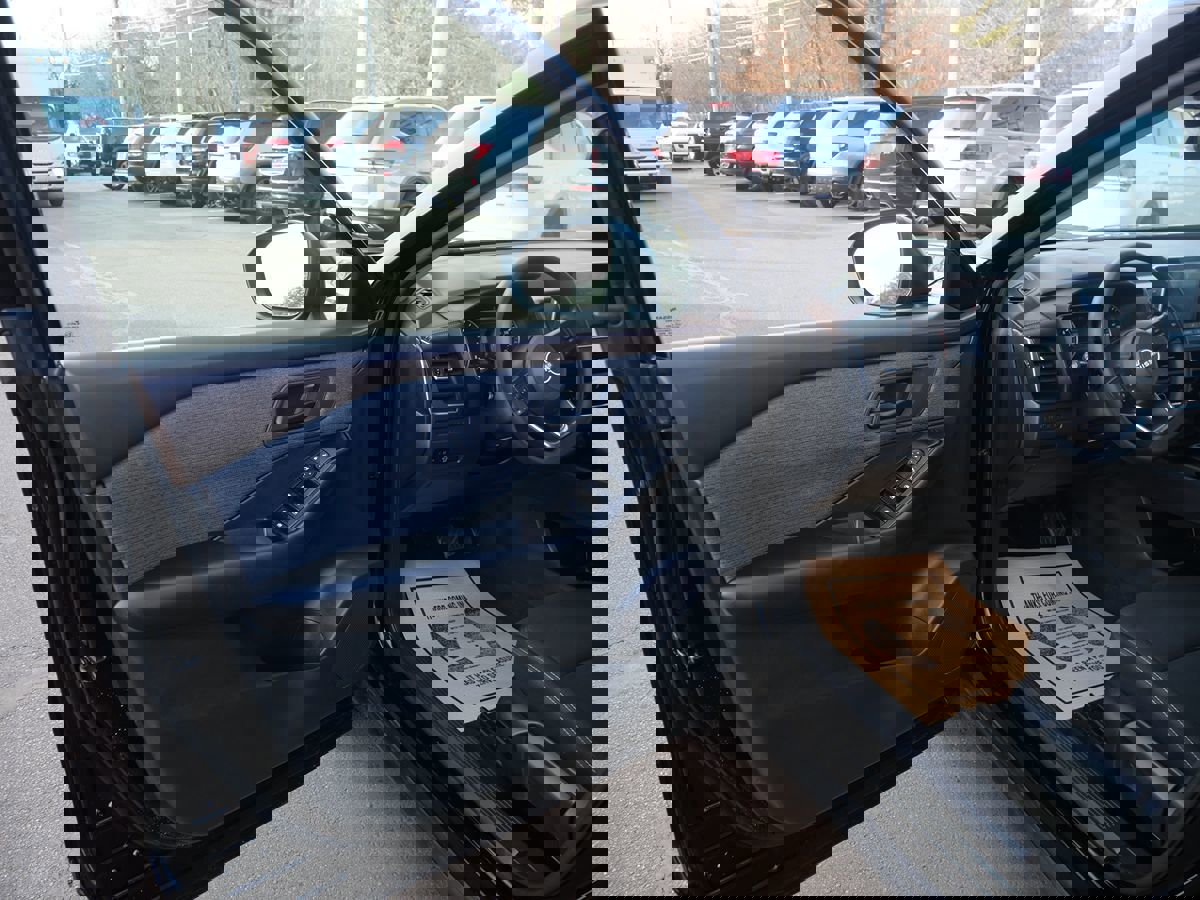 Used 2023 Nissan Rogue S image 14