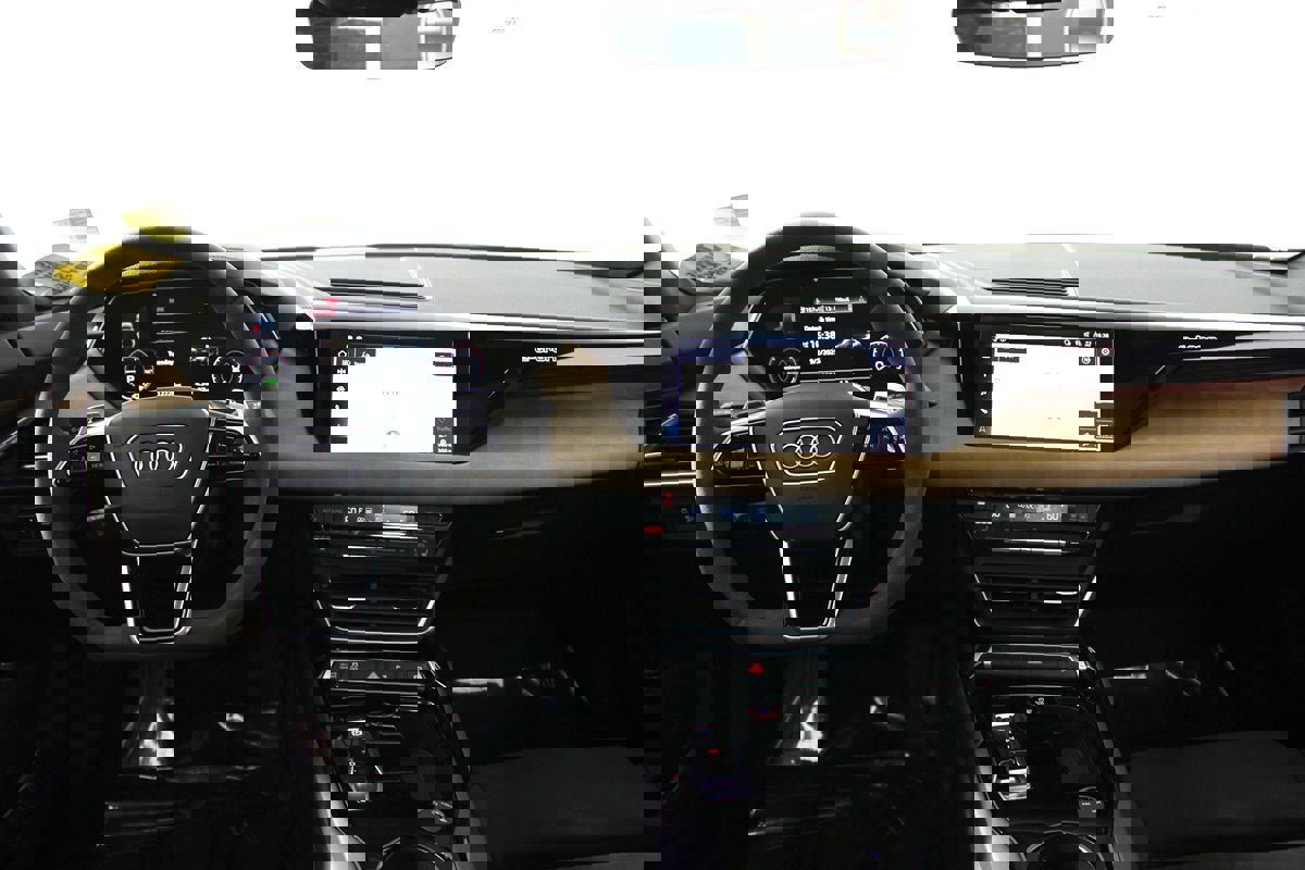 Used 2024 Audi e-tron GT Premium Plus image 16