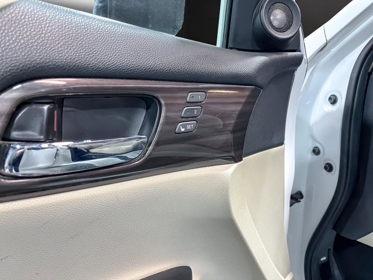 Used 2016 Honda Accord EX-L image 12