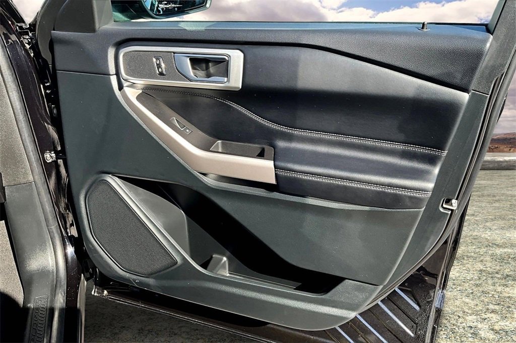 Used 2023 Ford Explorer XLT image 26