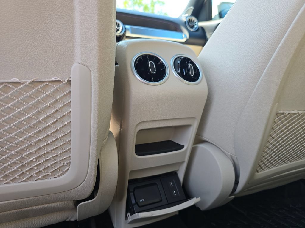 Used 2025 Mercedes-Benz GLB 250 4MATIC image 24