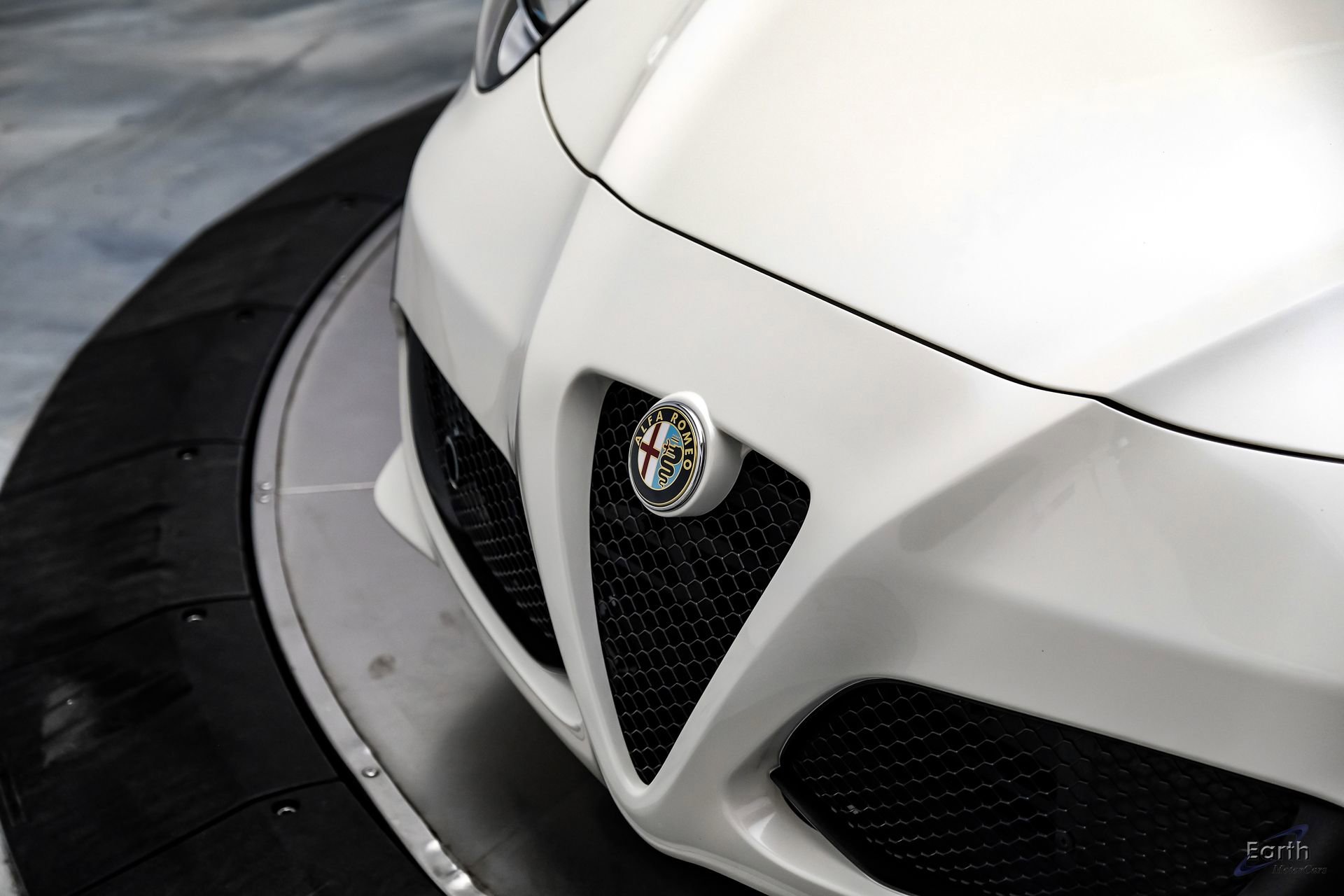 Used 2015 Alfa Romeo 4C Coupe w/ Leather Interior Group RWD image 30
