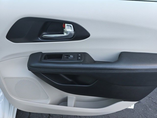 Used 2020 Chrysler Pacifica Limited image 39