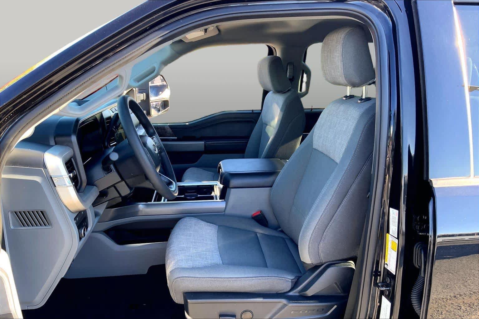 Used 2024 Ford F250 XLT w/ XLT Premium Package AWD/4WD image 8