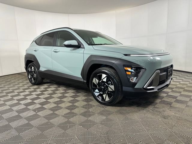 Used 2025 Hyundai Kona SEL image 2