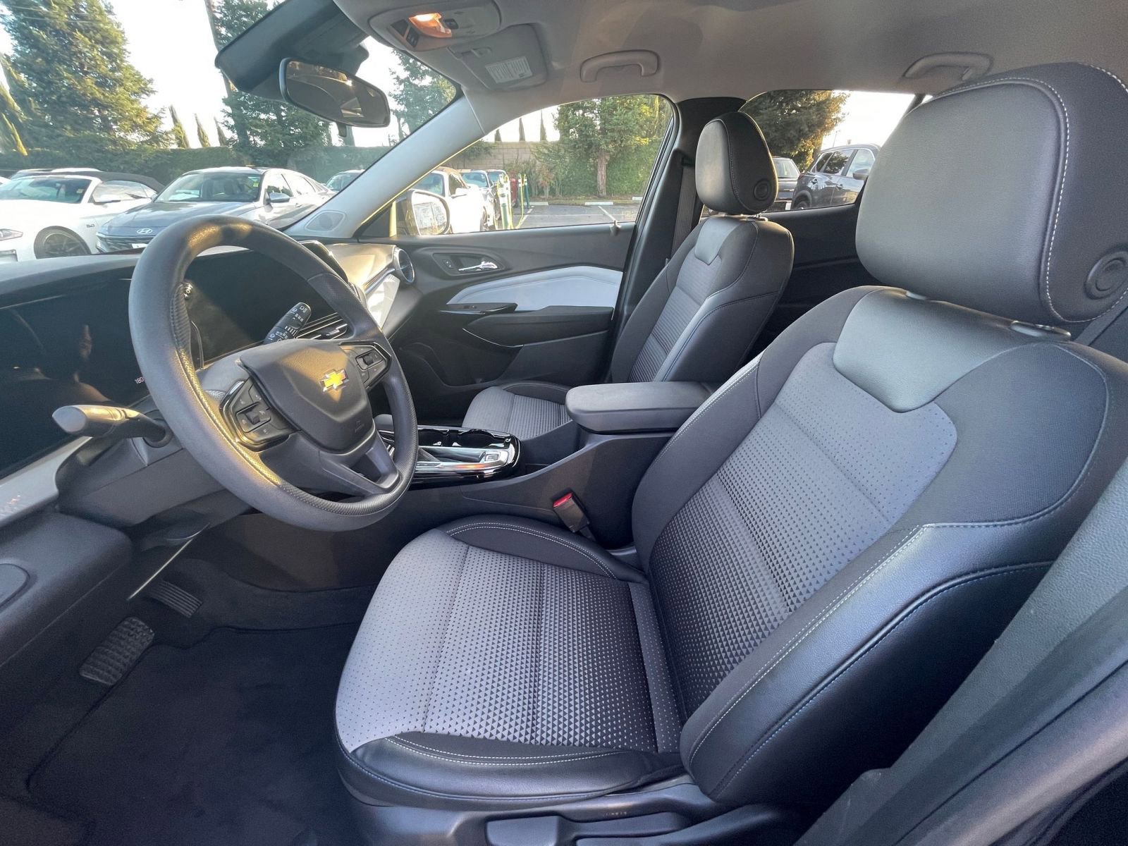 Used 2025 Chevrolet Trax LT image 27