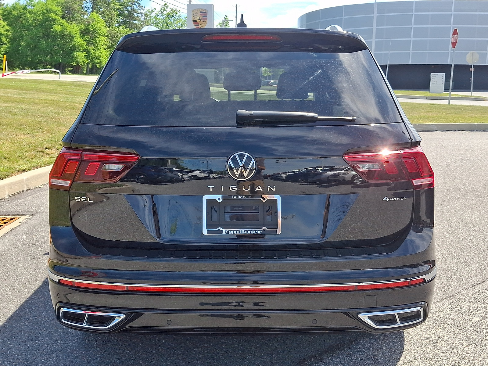 Used 2023 Volkswagen Tiguan SEL R-Line AWD/4WD image 6