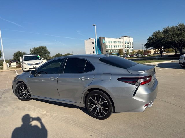 Used 2023 Toyota Camry SE FWD image 5