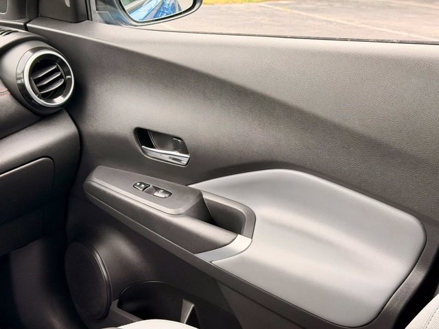 Used 2021 Nissan Kicks SR w/ SR Premium Package FWD image 24