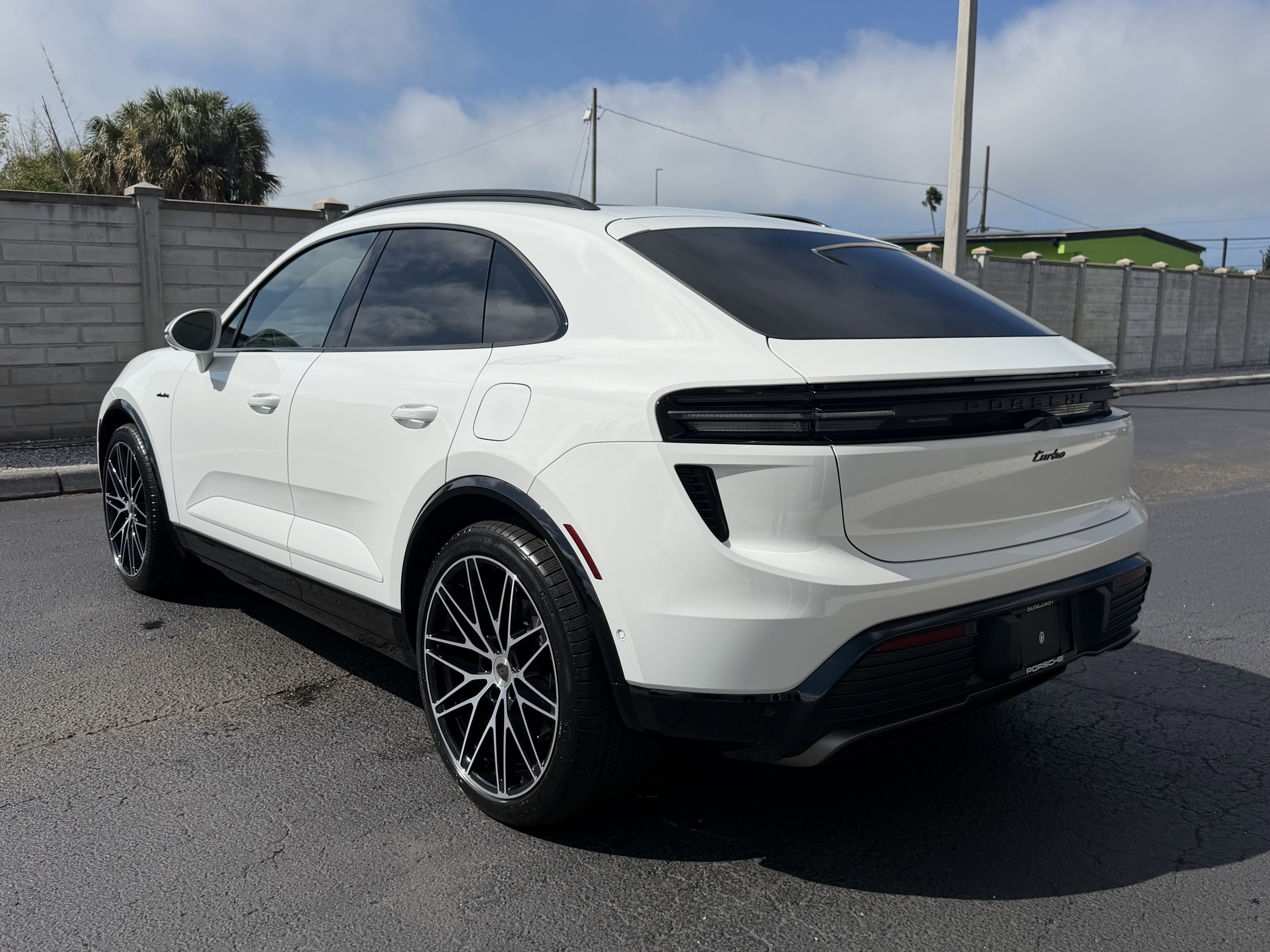 New 2026 Porsche Macan Turbo Electric image 3