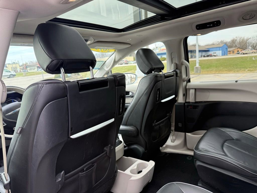 Used 2019 Chrysler Pacifica Limited w/ Advanced Safetytec Group FWD image 18