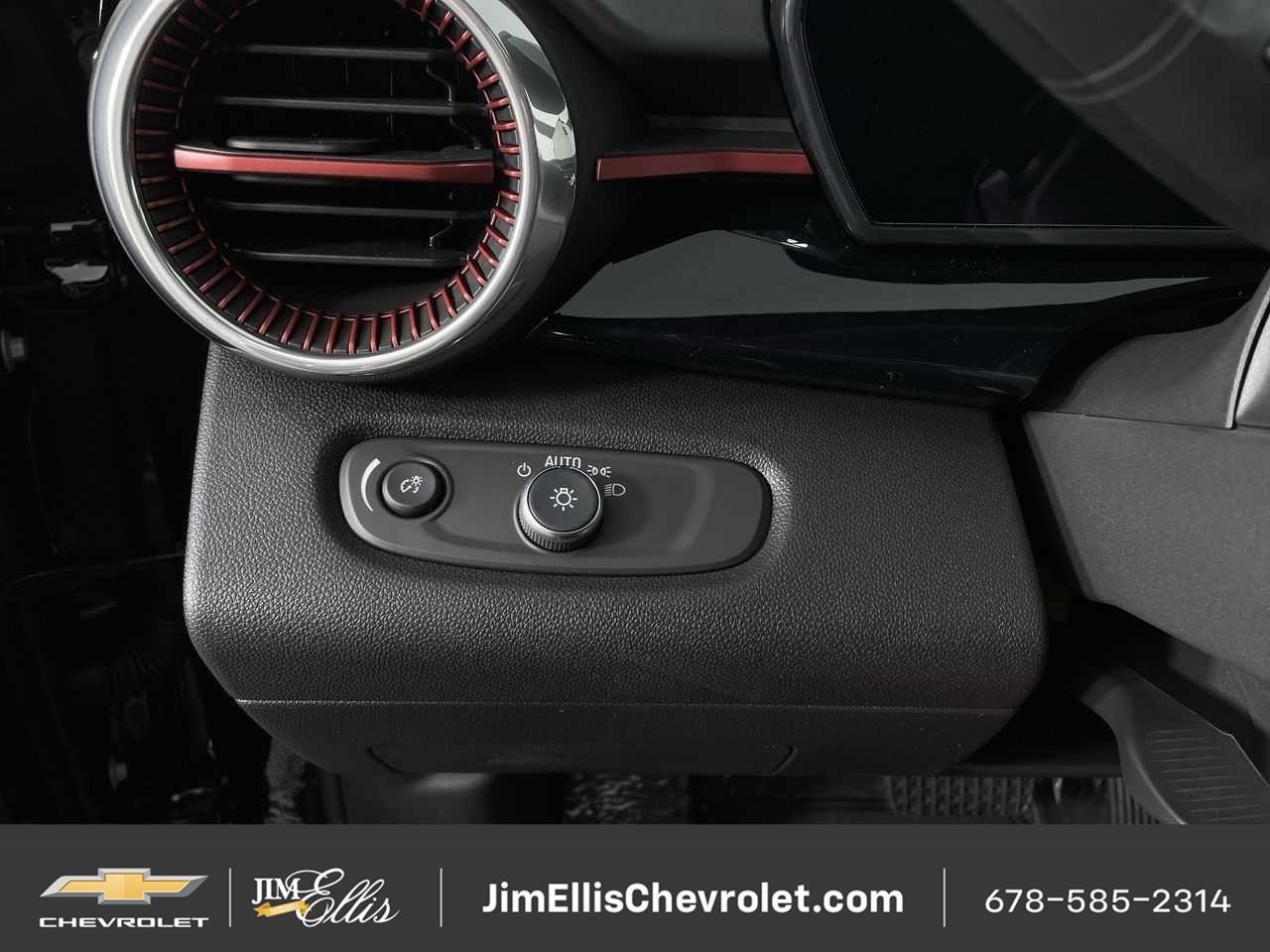 Certified 2025 Chevrolet Trax RS w/ Sunroof Package FWD image 17