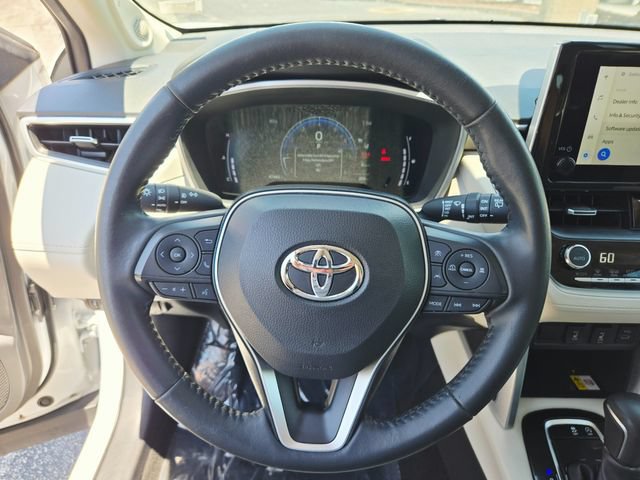 Used 2023 Toyota Corolla Cross XLE w/ Convenience Package AWD/4WD image 13