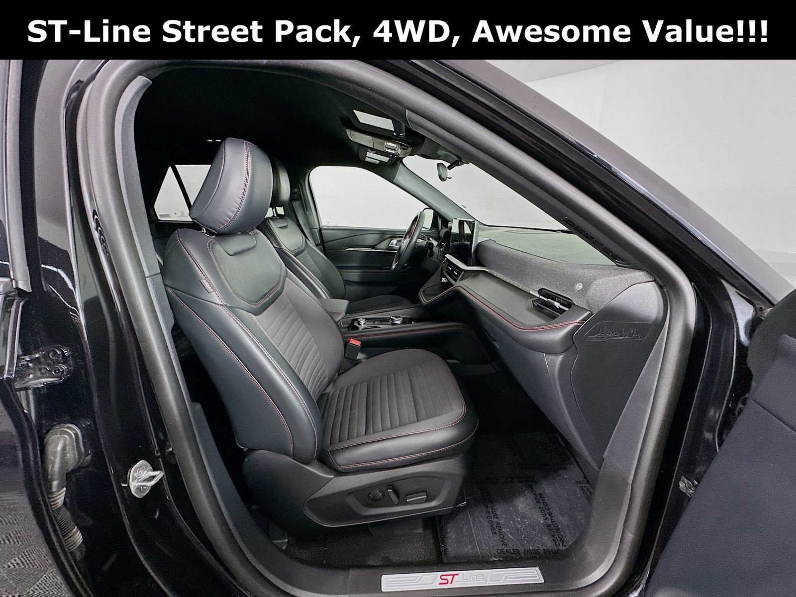 Used 2025 Ford Explorer ST-Line w/ ST-Line Street Pack image 30