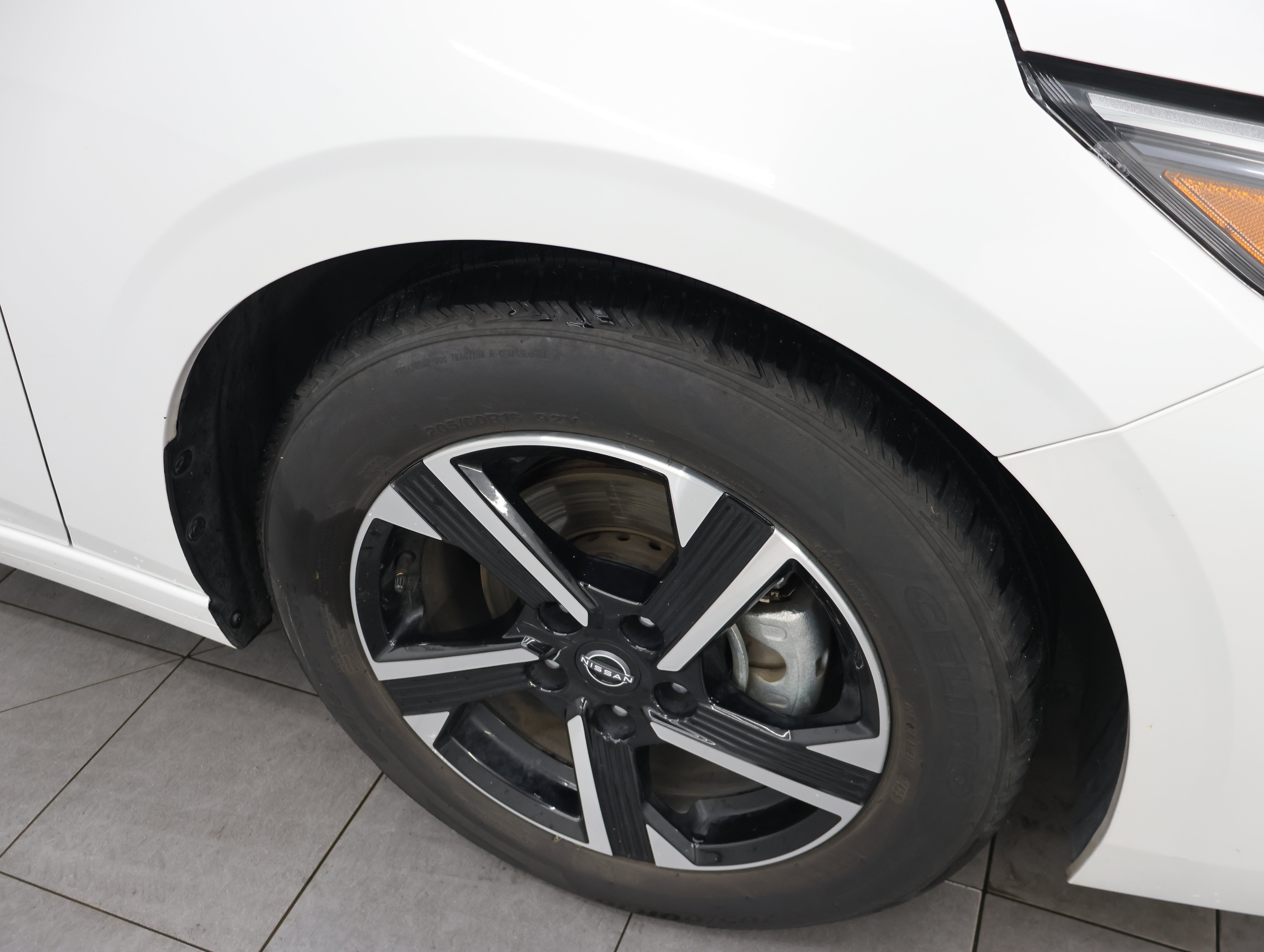 Used 2024 Nissan Sentra SV FWD image 3