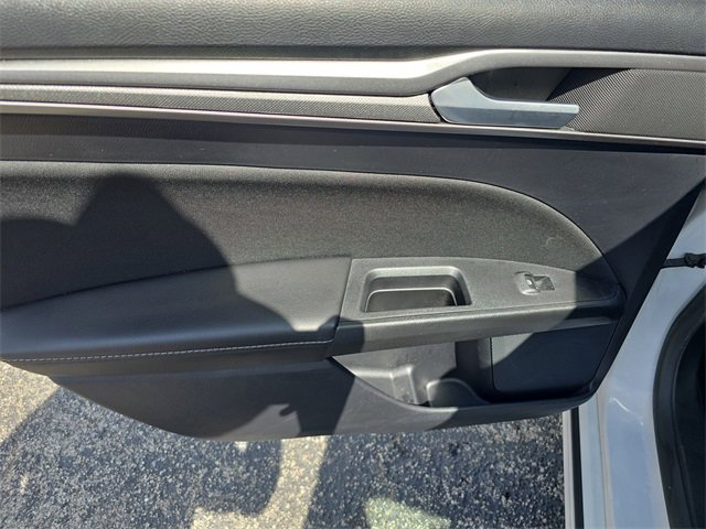Used 2020 Ford Fusion SE image 10
