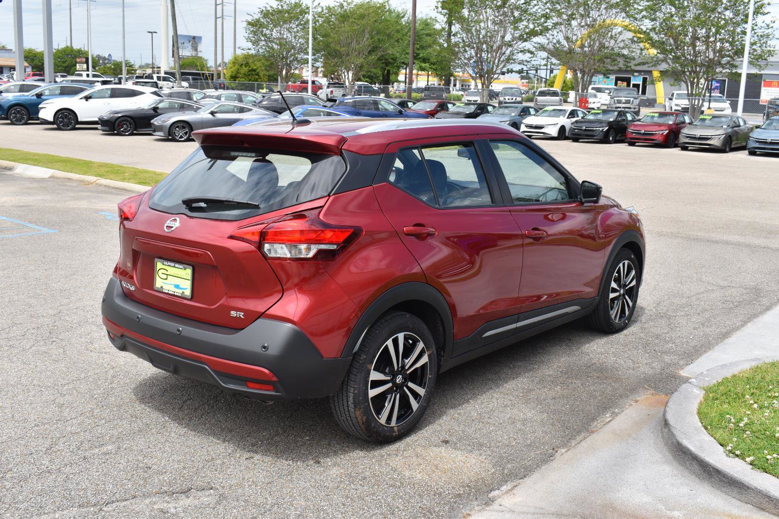 Used 2020 Nissan Kicks SR image 12